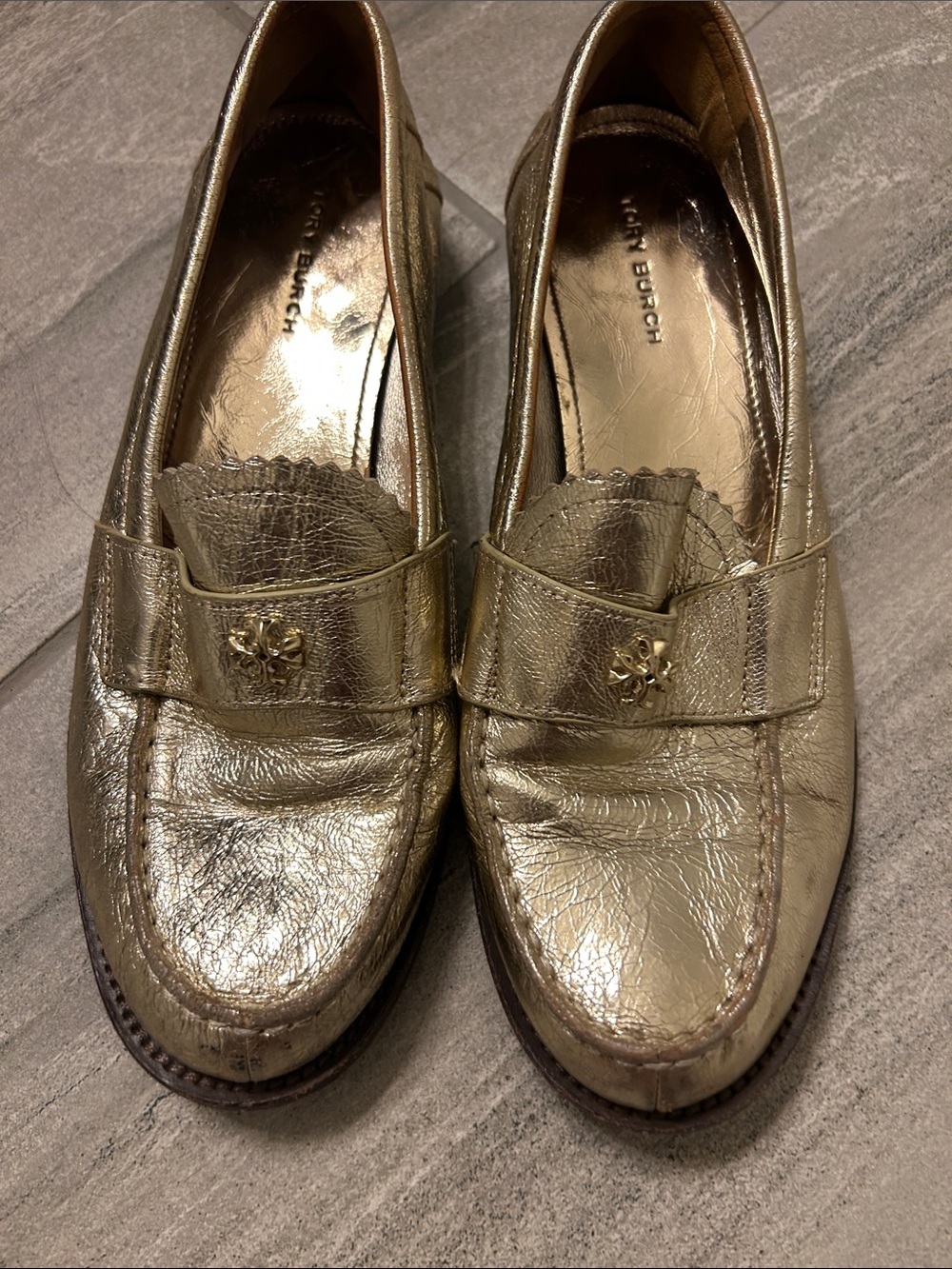 TORY BURCH  MOCCASIN Gold COLOR  Sz 6 M